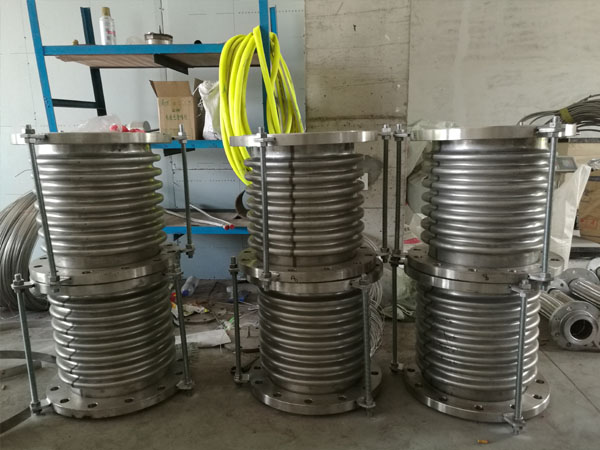 金属补偿器